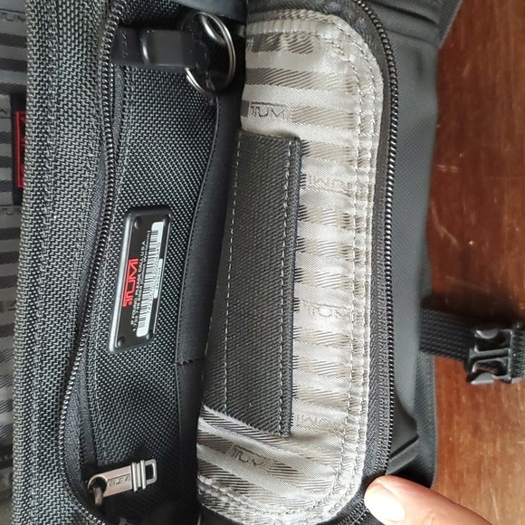 EUC. Tumi Reebok Flap Zip Crossbody Shoulder Bag Black - Picture 5 of 12